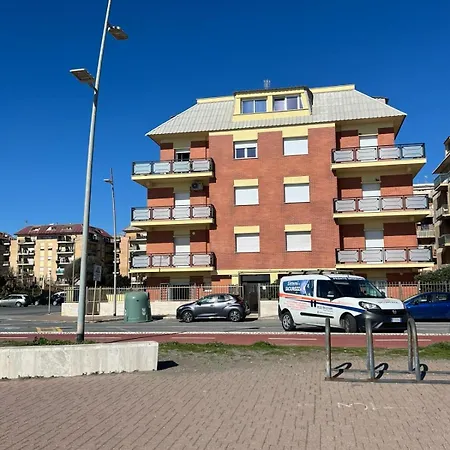 Il Mare A Due Passi דירה לידו די אוסטיה